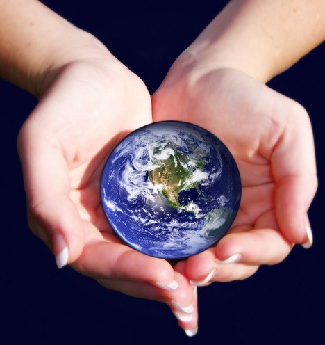 hands-holding-earth