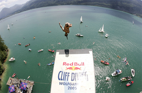 wolfgangsee-cliff-diving