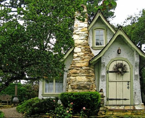 fairytale-cottages-hansel-comstock