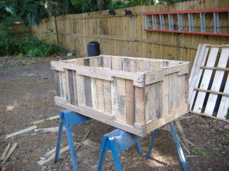 Raised Gardens Pallet Bed