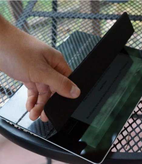 Go Greenbacks: Carbon Fiber Wallets Aren’t Cash Cows