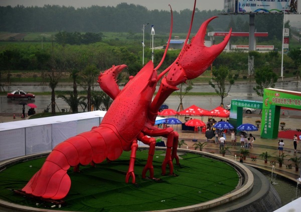 China giant crayfish statue