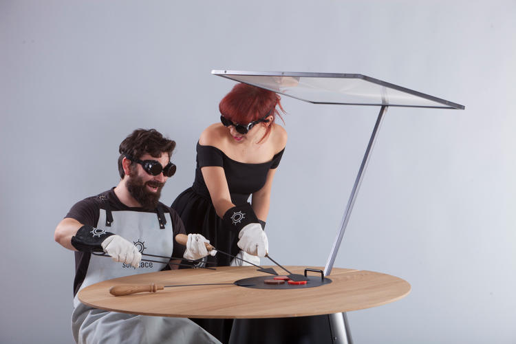 solar gadgets grill 1