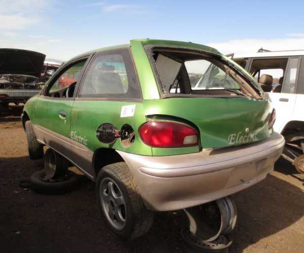 abandoned-electric-car-geo1c