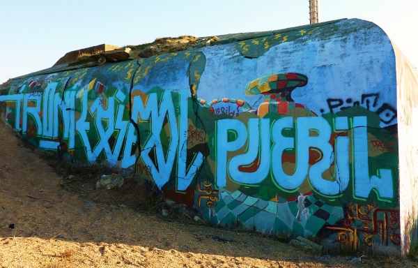 Eye Sea: Beach Bunker Blinker Looks Out For You