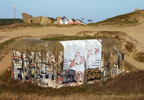 Eye Sea: Beach Bunker Blinker Looks Out For You
