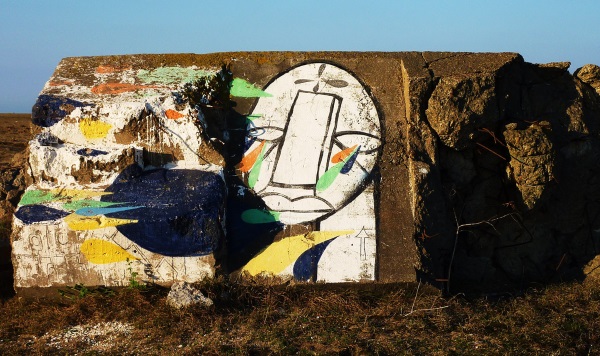 Eye Sea: Beach Bunker Blinker Looks Out For You