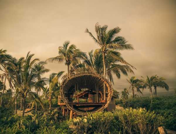 cylindrical-treehouse-1