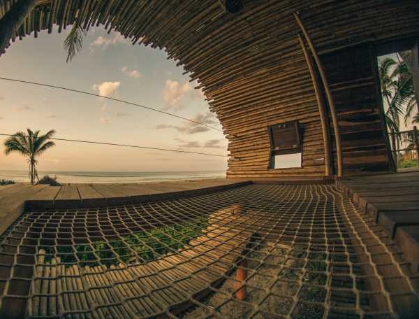 cylindrical-treehouse-12
