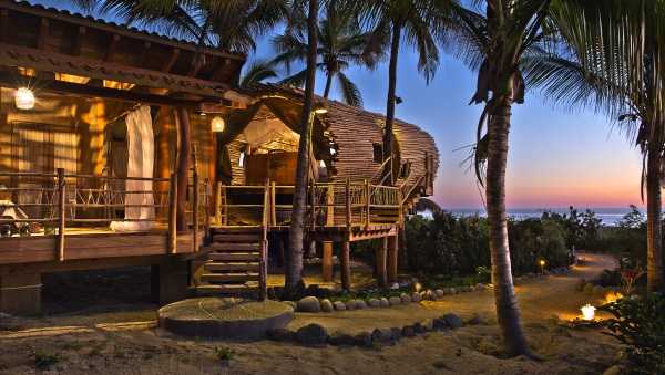 cylindrical-treehouse-26