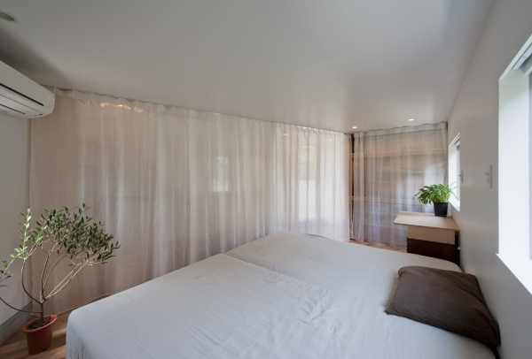 narrow-house-bedroom-2