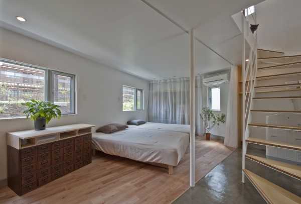narrow-house-bedroom-4