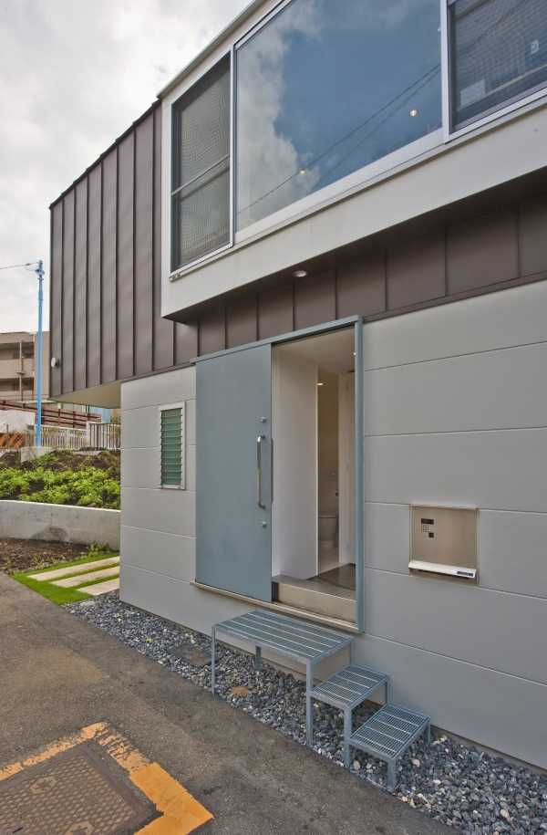 narrow-house-front-door-1