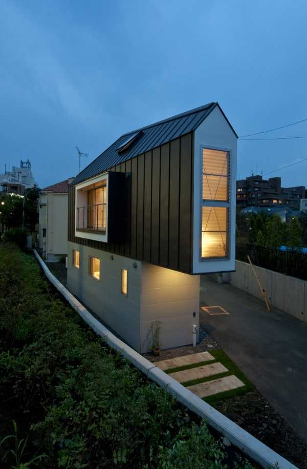 narrow-house-outside-night-1