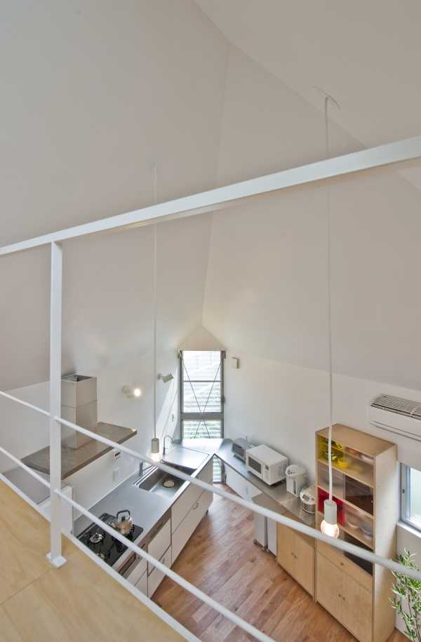 narrow-house-overlook-1