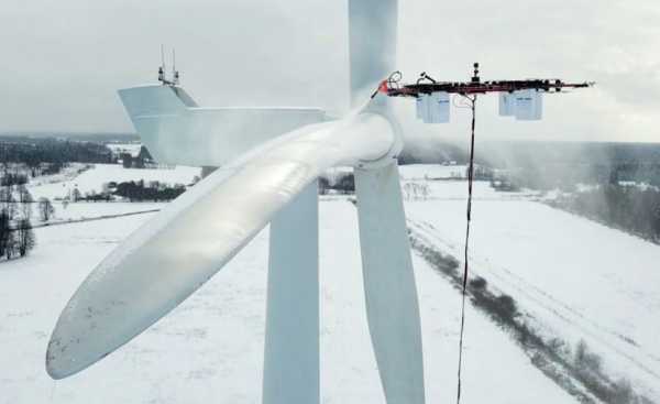 Spin Doctor: Drone Cleans Dirty Wind Turbines