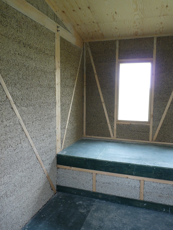 Glad Clad: Hemp Fiber Sheets Make Walls Green
