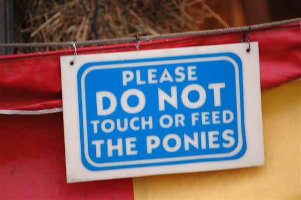 Crunch Time: 10 ‘Do Not Feed The Animals’ Zoo Signs