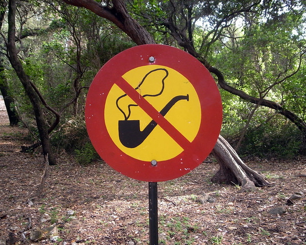 Cigarette Service: 12 More Nifty No Smoking Signs