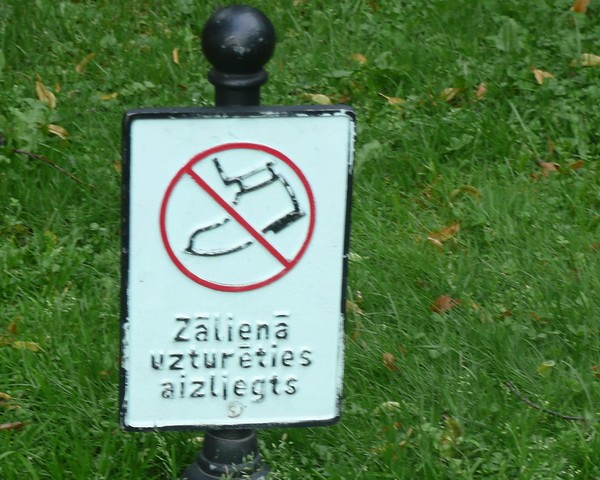 Lawn Order: 10 Seedy ‘Keep Off The Grass’ Signs