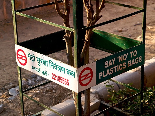 Garbage Baggage: 10 International ‘No Plastic Bags’ Signs